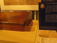 2017-02-21 17-31-05 IMG 2713  National Museum of American History - Det skriveunderlag, hvor Thomas Jefferson underskrev uafhængighedserlæringen i 1776