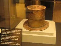 2017-02-21 17-42-22 IMG 2717  National Museum of American History - Abraham Lincolns hat, som han bar i Fords Theater, da han blev skudt