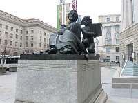 2017-02-17 10-56-23 IMG 2366  Statue udenfor Ronald Reagan Building of International Trade