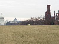 2017-02-17 11-06-25 IMG 2370  The Capital og Smithsonian Casle til højre. Bag the Capitol ses kuplen på The Lbrary of Congress