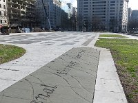 2017-02-16 10-06-03 IMG 2240  Freedom Plaza, hvor fliserne er lagt som 'bykort', suppleret med mængder af politiske og historiske citater inkl Martin Luther Kings: ihave a dream, som blev holdt her