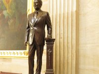 2017-02-16 12-19-00 IMG 2288  Fra rundturen i The Capitol: The Statuary Hall (Reagan), hvor der ligger et stykke af Berlinmuren i fundamentet