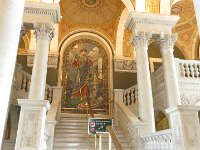 2017-02-16 13-33-04 IMG 2293  Library of Congress. På vej mod læsesalen: Mosaikken af Minerva som forkæmper for civilisationen. Bemærk uglen ved hendes højre fod, til venstre en statue af sejrens gudinde