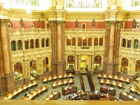 2017-02-16 13-40-09 IMG 2298  Library of Congress. Kik ned over læsesalen 49 m under kuplen. 16 af store personligheder indenfor forskellige videnskaber står som statuer.