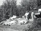 Familiealbum Sdb011 3  1944 Fra pinsen 1944 iJørgensens have