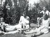 Familiealbum Sdb011 4  1944 Fra pinsen 1944 iJørgensens have